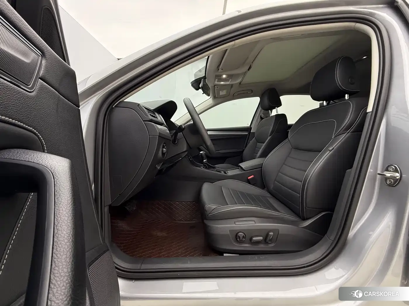 Skoda Superb 2023 Silver/gray из Китая, фото 4