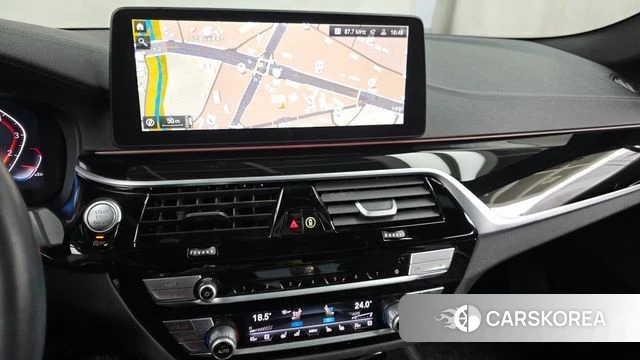 BMW 5 Series (G30) 2023 Черный из Кореи, фото 4