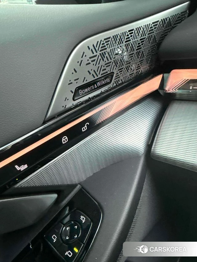 BMW 5 Series (G60) 2025 Черный из Кореи, фото 4