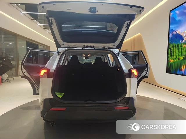 Toyota RAV4 2022 Белый из Китая, фото 4