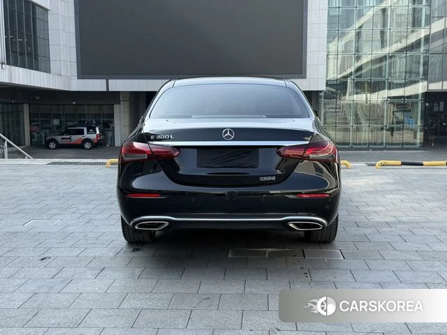 Mercedes-Benz E-Class 2023 Черный из Китая, фото 4