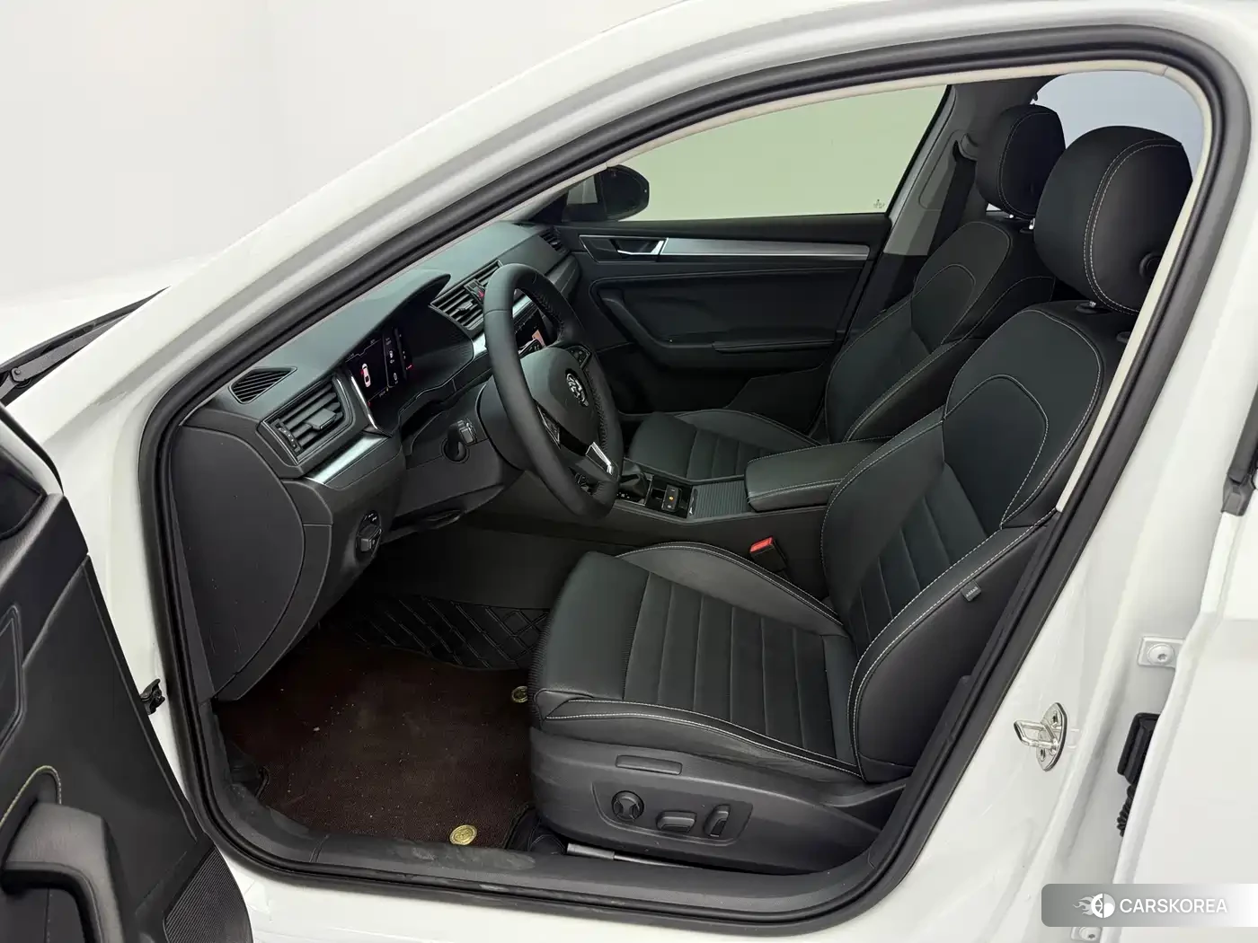 Skoda Superb 2023 Белый из Китая, фото 4