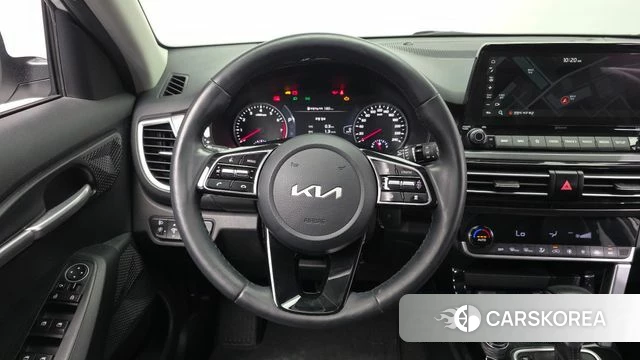 Kia Seltos 2022 Белый из Кореи, фото 4
