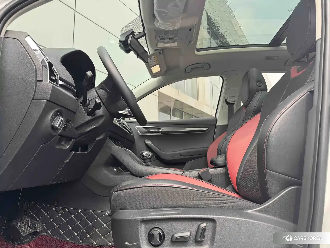 Skoda Karoq 2023 Белый из Китая, фото 4