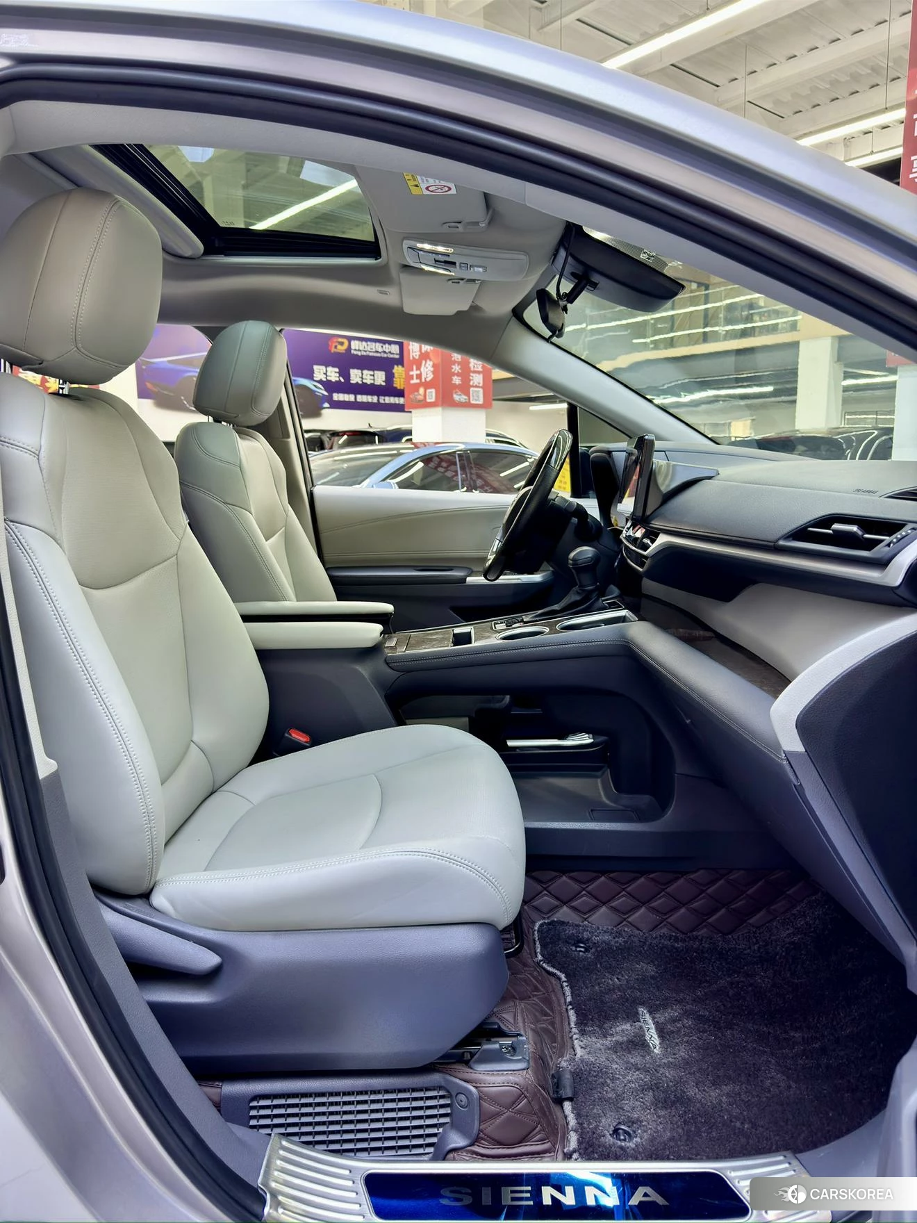 Toyota Sienna 2021 Серебристо-серый из Китая, фото 4
