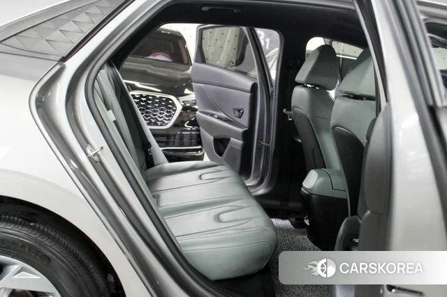 Hyundai The New Avante (CN7) 2024 Серебристо-серый из Кореи, фото 4