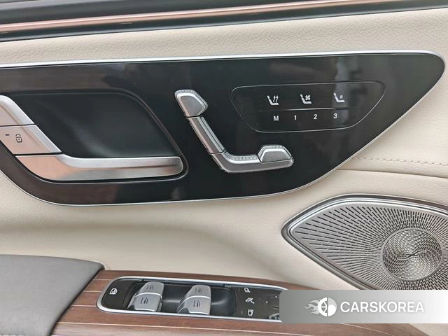 Mercedes-Benz EQS 2023 Серебристо-серый из Китая, фото 4