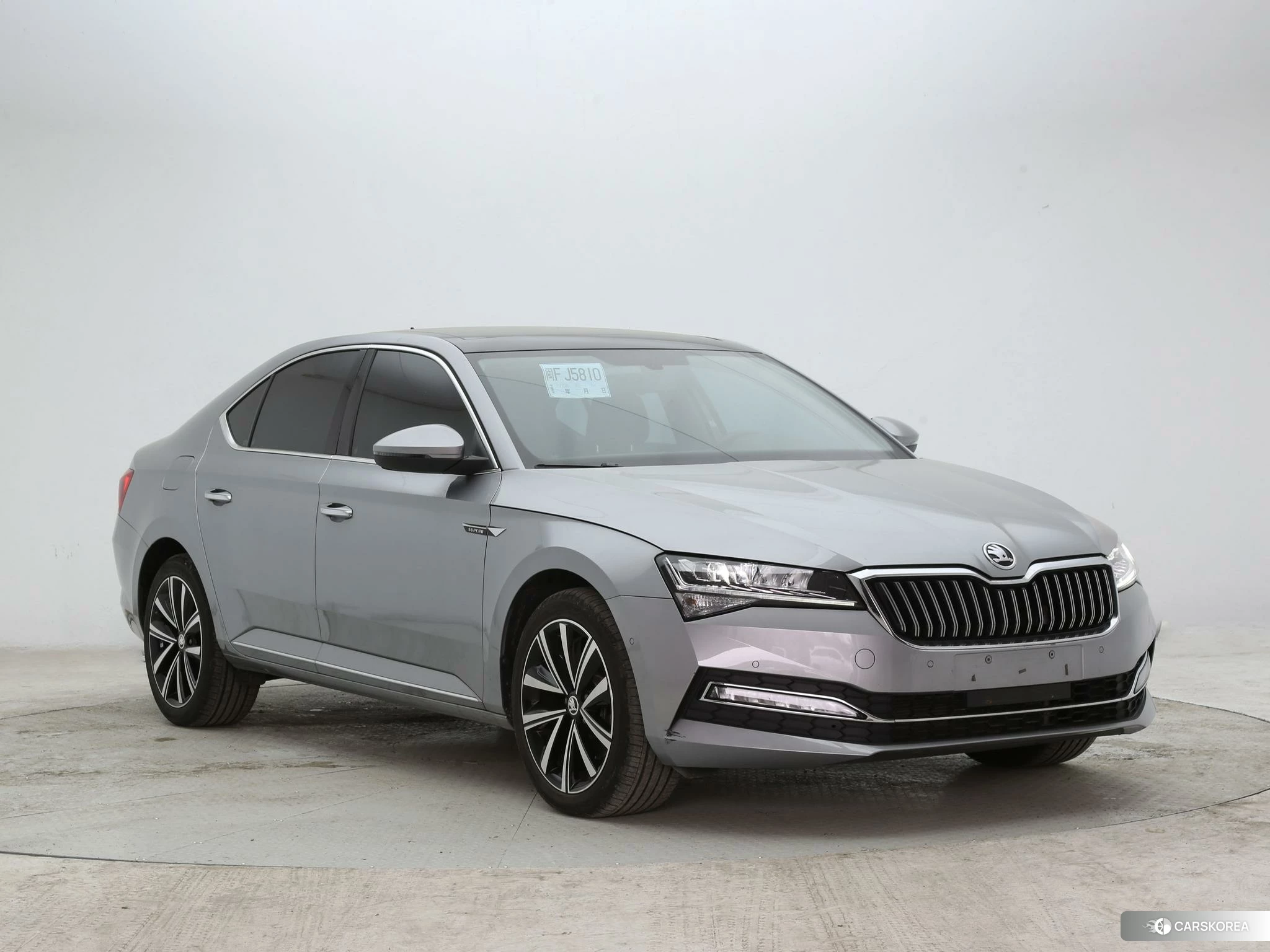 Skoda Superb 2023 Серебристо-серый из Китая, фото 4