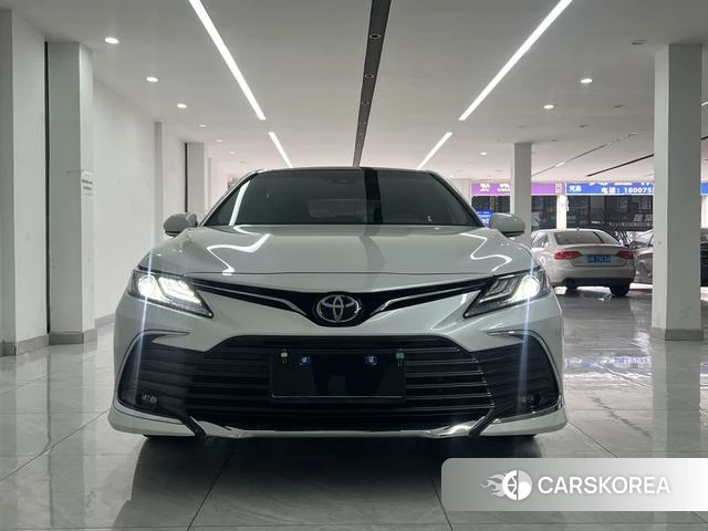 Toyota Camry 2023 Белый из Китая, фото 4