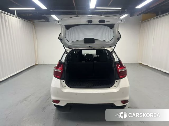 Toyota Yaris L 2021 Белый из Китая, фото 4