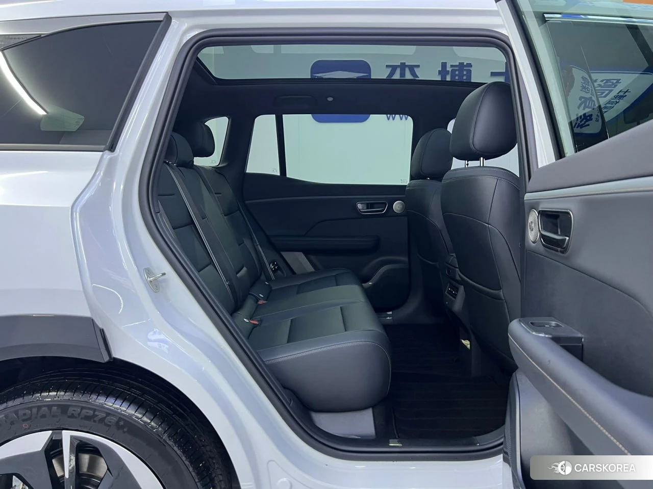 Новый Toyota bZ3X 2026 Белый из Китая, фото 3
