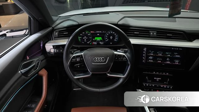 Audi e-Tron 2021 Белый из Кореи, фото 4