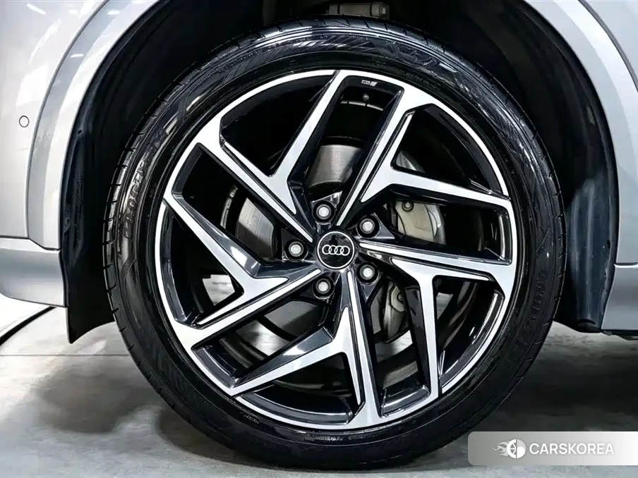 Audi Q6L 2025 Silver/gray из Китая, фото 4