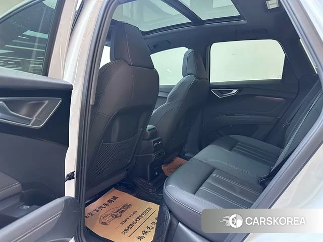Audi Q4 2023 Белый из Китая, фото 4