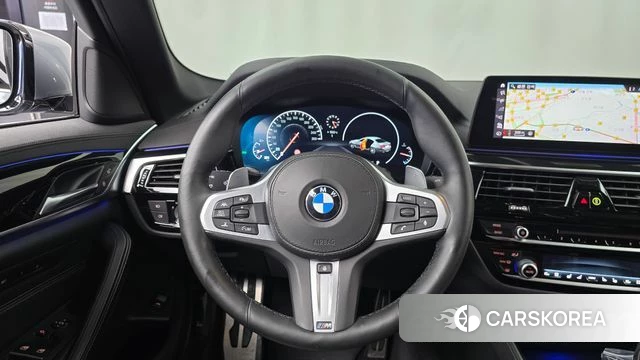 BMW 5 Series (G30) 2019 Серебристо-серый из Кореи, фото 4