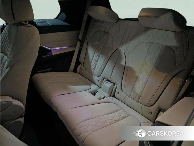 BMW X7 (G07) 2026 Серебристо-серый из Кореи, фото 4