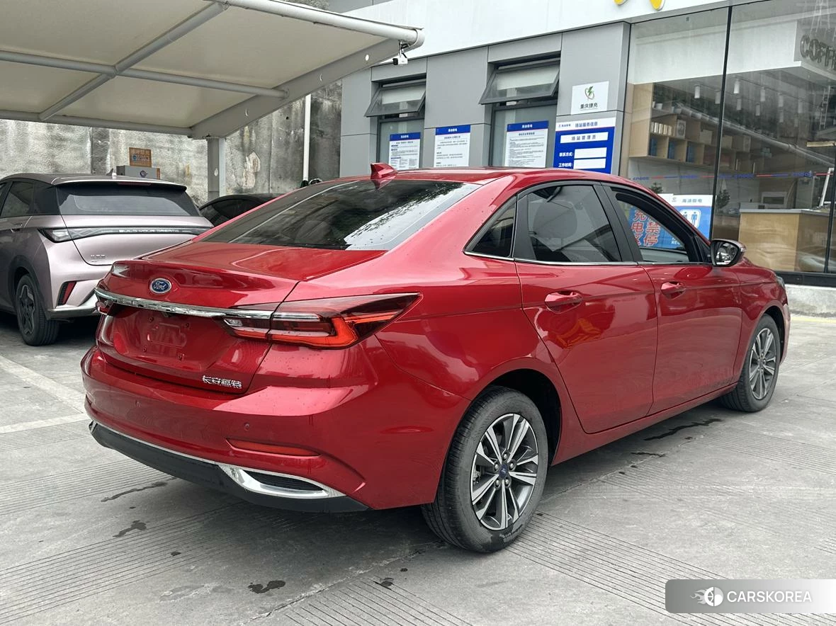 Ford Escort 2021 Красный из Китая, фото 4