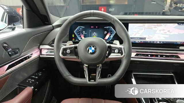 BMW 7 Series (G70) 2025 Светло-серебряный цвет из Кореи, фото 4