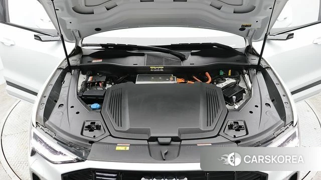 Audi e-Tron 2023 Белый из Кореи, фото 4