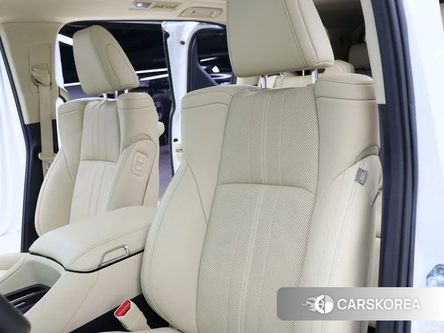 Toyota Alphard 2023 Белый из Китая, фото 4