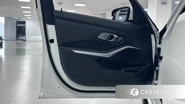 BMW 3 Series (G20) 2025 Белый из Кореи, фото 4
