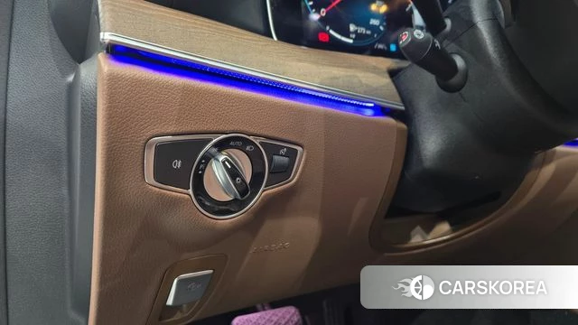 Mercedes-Benz E-Class W213 2022 Белый из Кореи, фото 5
