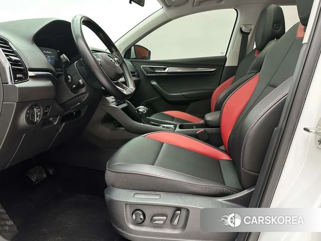 Skoda Karoq 2023 Белый из Китая, фото 5