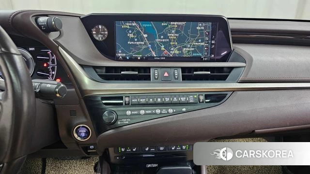 Lexus ES300h 7th generation 2019 Серебристо-серый из Кореи, фото 5