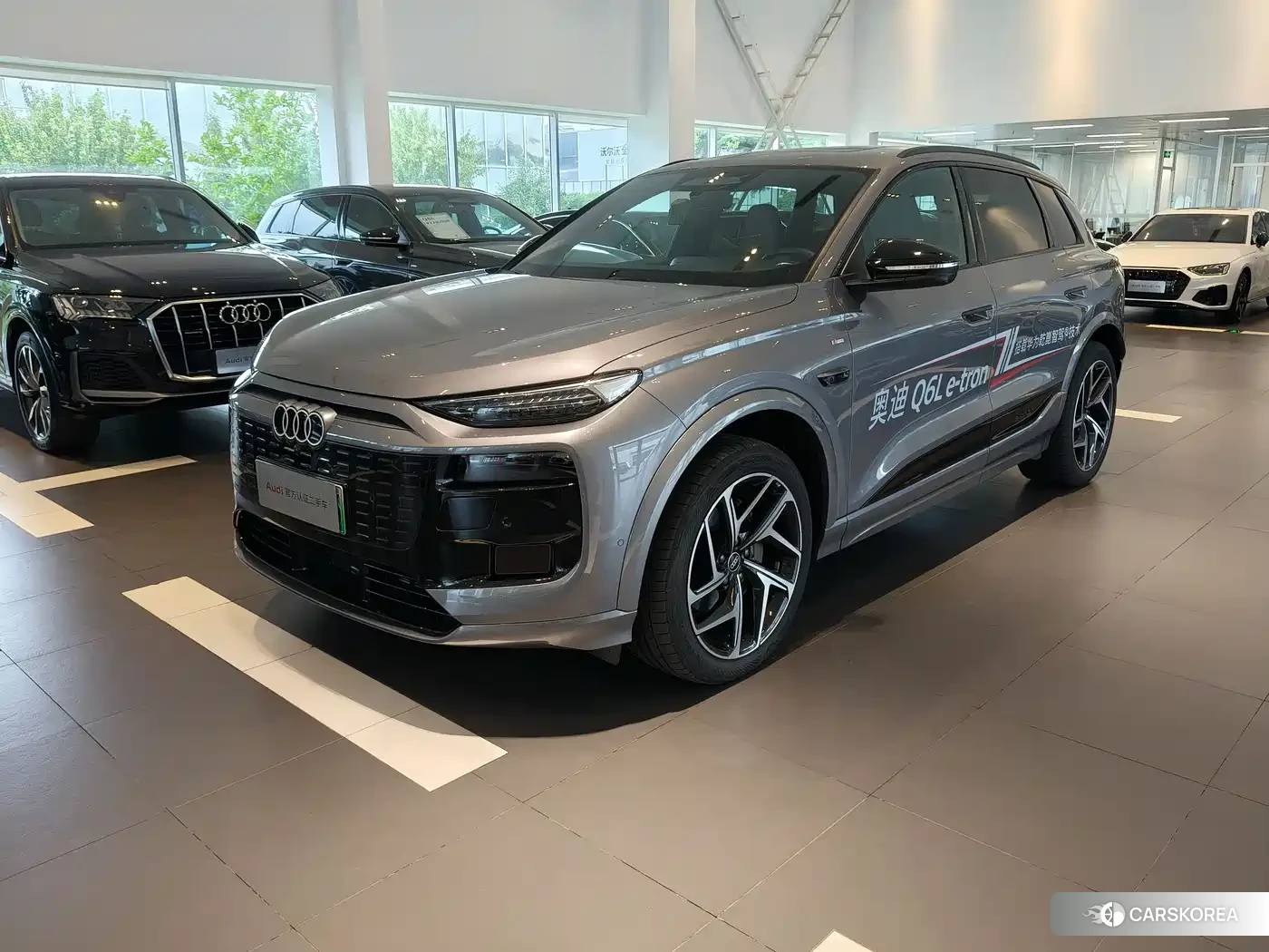 Audi Q6L 2025 Silver/gray из Китая, фото 5