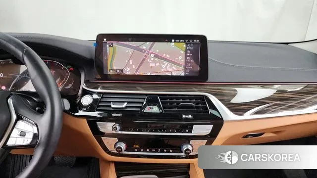 BMW 5 Series (G30) 2022 Цвет галактики из Кореи, фото 5