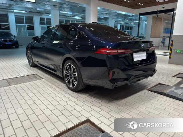 BMW 5 series 2024 Черный из Китая, фото 5