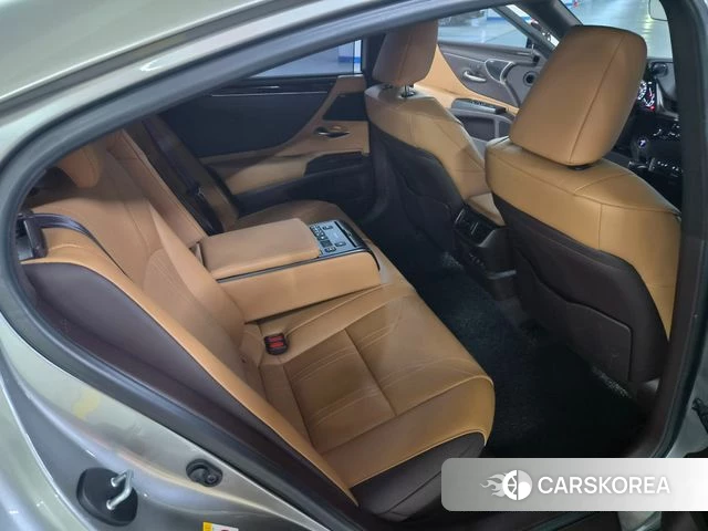 Lexus ES300h 7th generation 2019 Песочный из Кореи, фото 5
