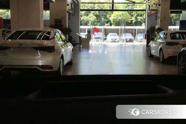 Mercedes-Benz EQE 2024 Серебристо-серый из Китая, фото 5