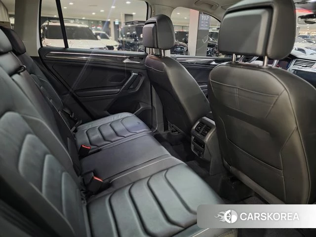 Volkswagen Tiguan second Generation 2023 Белый из Кореи, фото 5