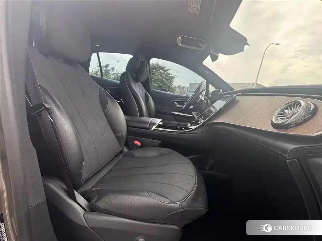 Mercedes-Benz EQE 2023 Champagne/brown из Китая, фото 5