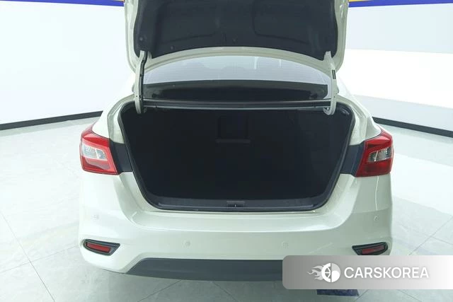 Nissan Sylphy 2023 Белый из Китая, фото 5