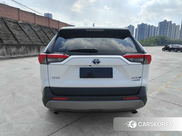 Toyota RAV4 2022 Белый из Китая, фото 5