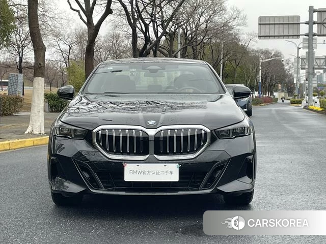 BMW 5 series 2025 Черный из Китая, фото 5