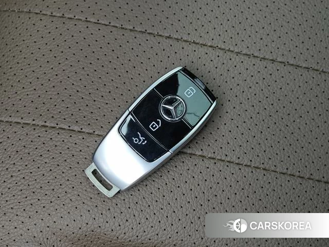 Mercedes-Benz E-Class 2023 Черный из Китая, фото 5