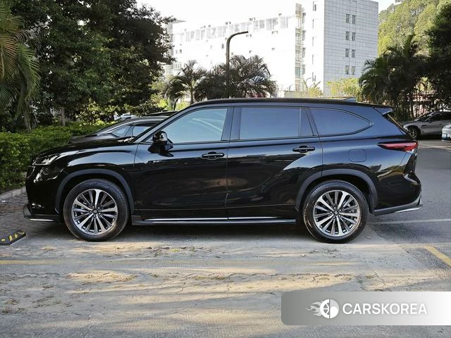 Toyota Crown 2024 Черный из Китая, фото 5