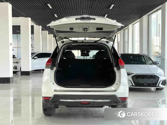 Nissan X-Trail 2023 Белый из Китая, фото 5