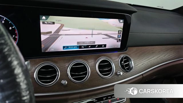 Mercedes-Benz E-Class W213 2022 Белый из Кореи, фото 5