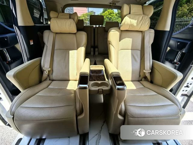 Toyota Alphard 2023 Белый из Китая, фото 5