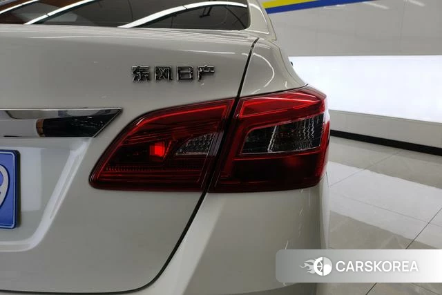 Nissan Sylphy 2024 Белый из Китая, фото 5