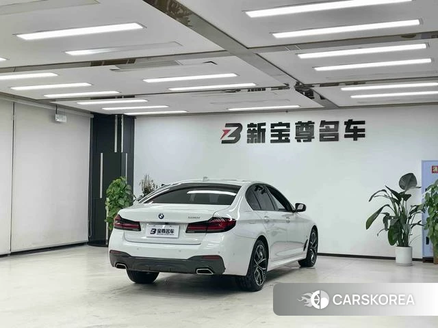 BMW 5 series 2023 Белый из Китая, фото 5