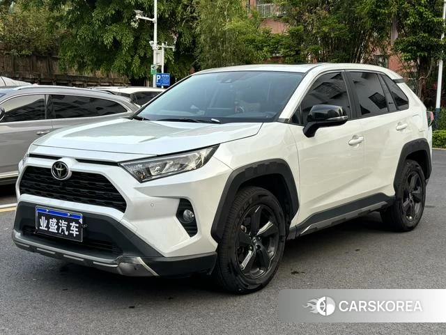 Toyota RAV4 2022 Белый из Китая, фото 5