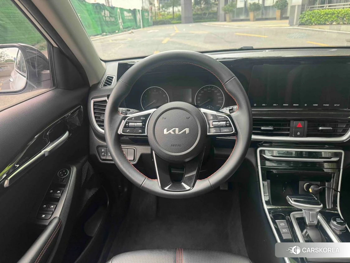 Kia KX3 2021 Белый из Китая, фото 5
