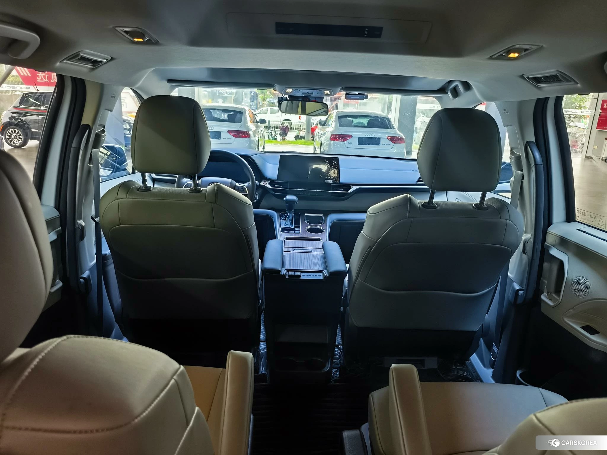 Toyota Granvia 2024 Белый из Китая, фото 5