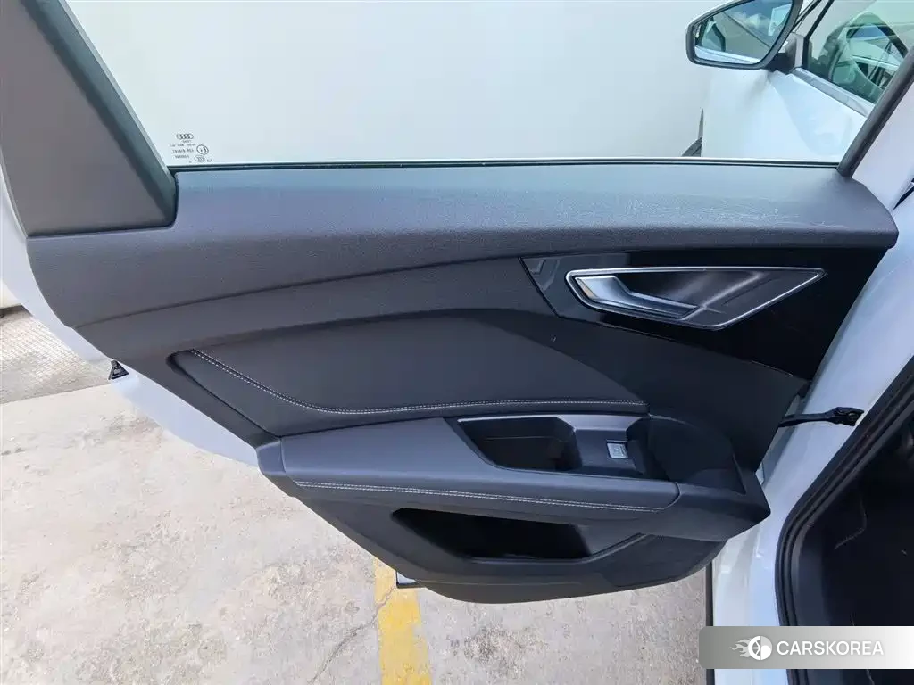 Audi Q4 2024 Белый из Китая, фото 5