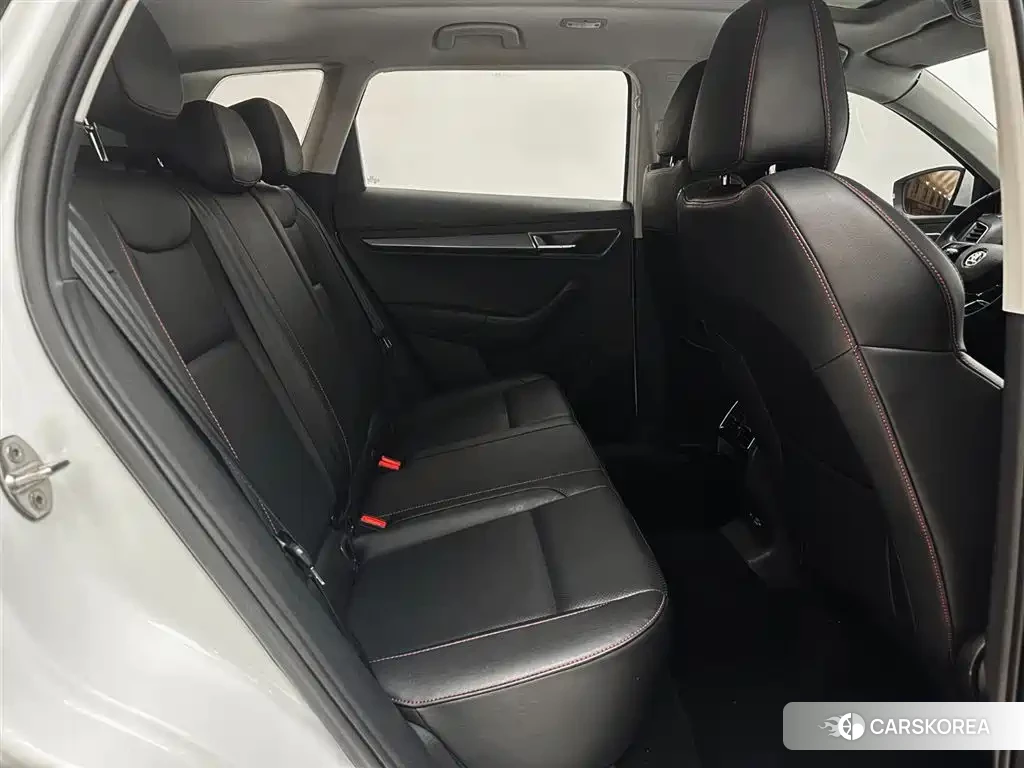 Skoda Karoq 2023 Белый из Китая, фото 5